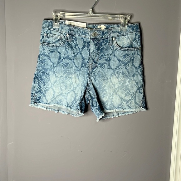 SEVEN7 Weekend Shorts Python Indigo Fray Hem Shorts Size 4 - Picture 7 of 7